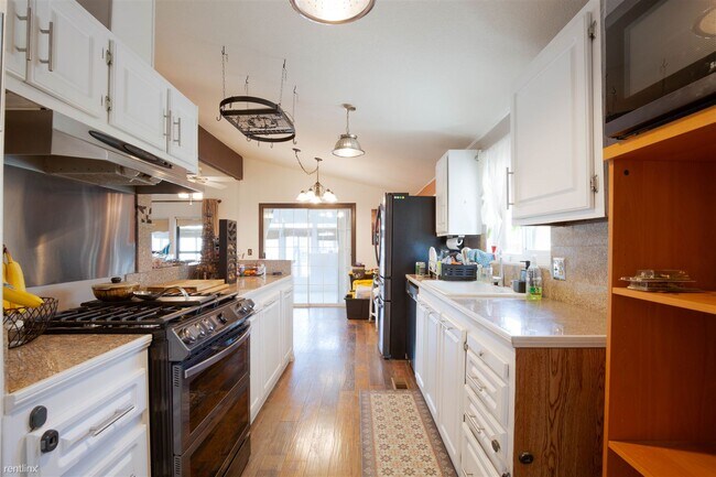 Building Photo - 3 br, 2 bath House - 25991 Surrey Road