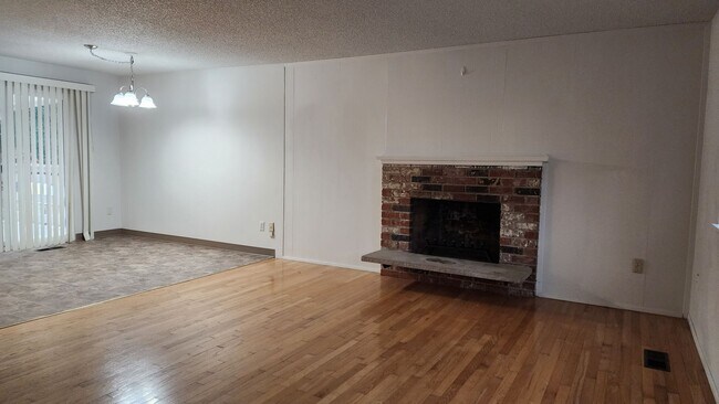 Building Photo - COMING SOON! Steilacoom 4 Bedroom with Fen...