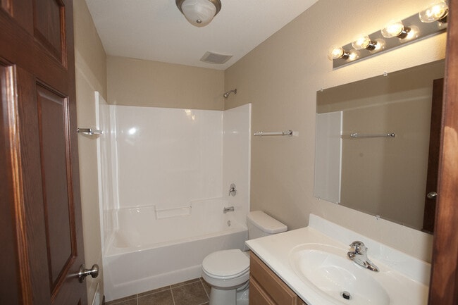 Building Photo - 1105 S Dewey St