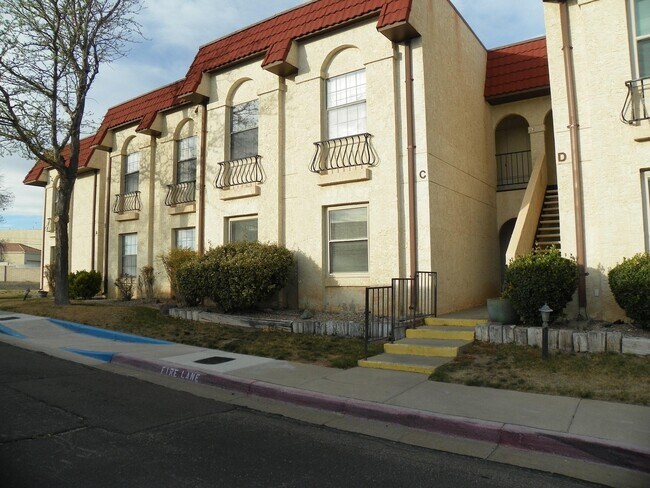 Foto del edificio - 823 Country Club Dr SE