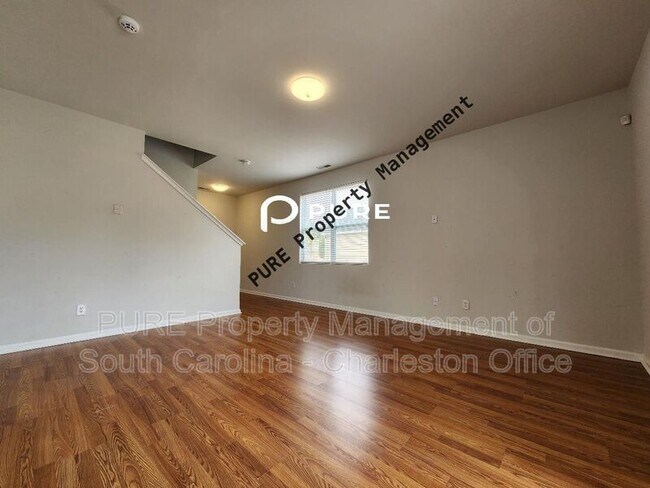 Foto del edificio - 437 Watershed Dr