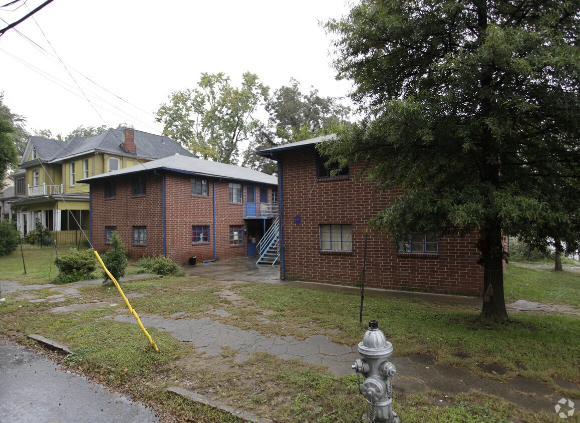 Primary Photo - 586 NE East Ave