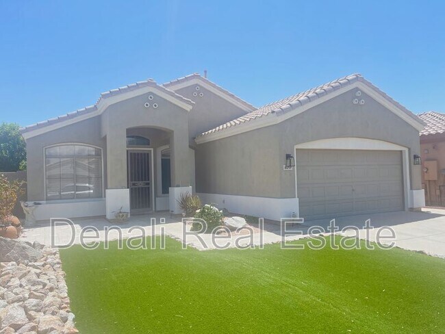 Foto del edificio - 8059 E Maria Dr