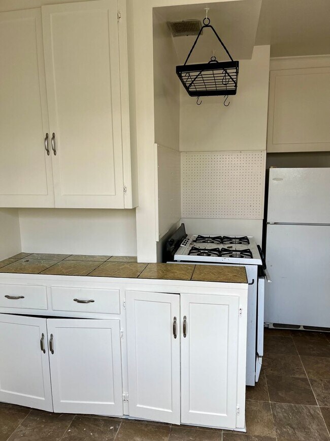 Foto del edificio - Large 1 Bed/1 Bath Hillcrest