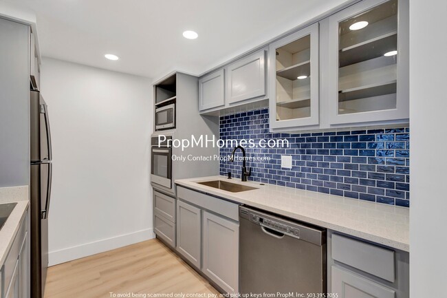 Building Photo - Newly Remodeled 2 Bedroom Unit in the Amer...