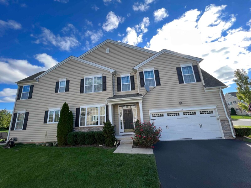 Primary Photo - 3043 Bainbridge Dr