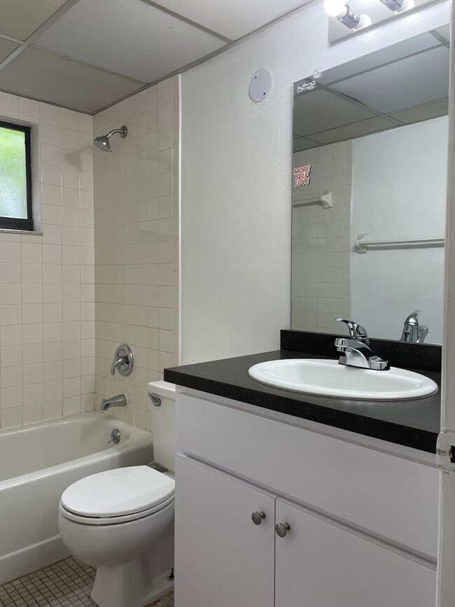 Building Photo - Spacious 2bed/2bath condo near USF $1590/m...