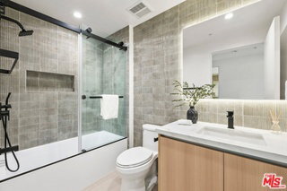 Foto del edificio - 1414 1/2 South Beverly Drive Apt #102, Los Angeles, CA 90035 - 2 BR 2 BA house