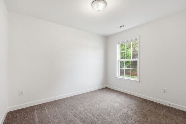 Building Photo - 305 S Calhoun St