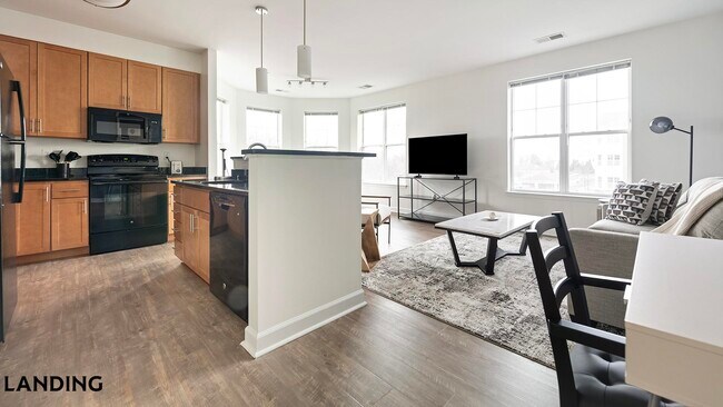 Building Photo - 909 Mansion Dr