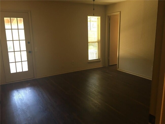 Building Photo - 1709 Sonnet Dr