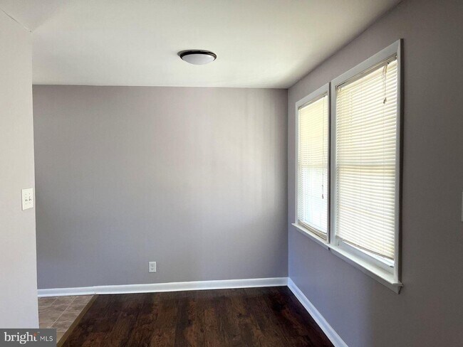 Building Photo - 14 N Warwick Rd