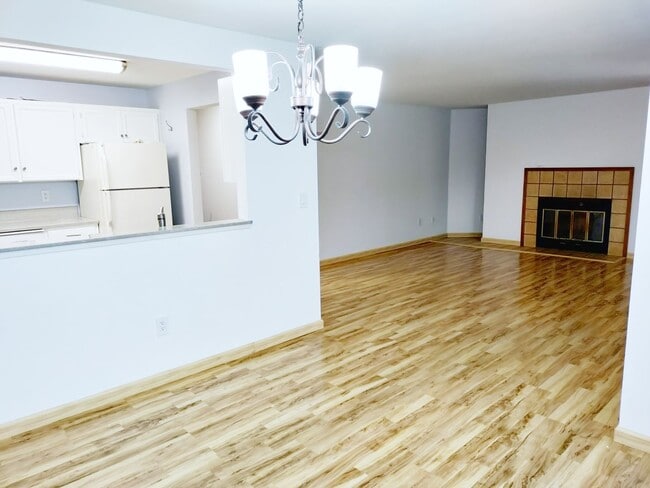 Building Photo - 2Bd/1Ba Seattle Condo