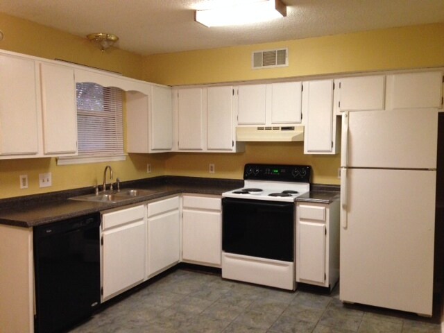 Foto del edificio - 3320 Lakeside Pl