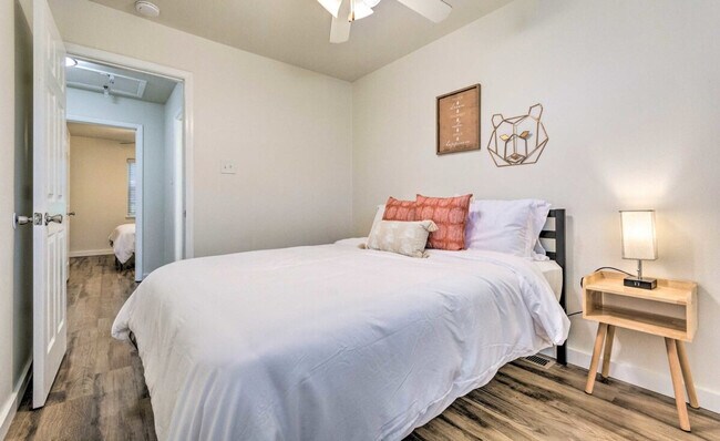 Building Photo - 805 Bishop Warren Dr