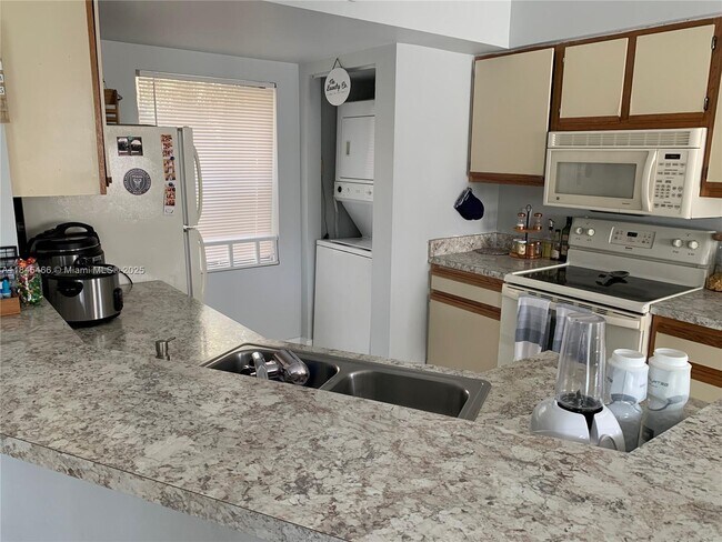 Foto del edificio - 9999 Summerbreeze Dr