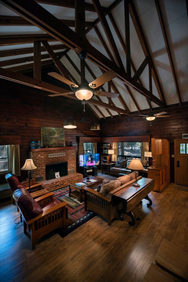 Building Photo - 8039 Larkspur Ln