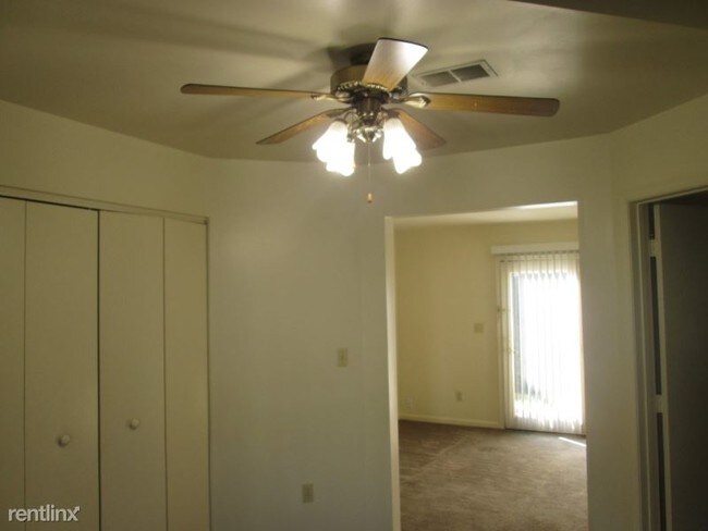 Building Photo - 2 br, 1.5 bath Townhome - 955 Orchard Drive
