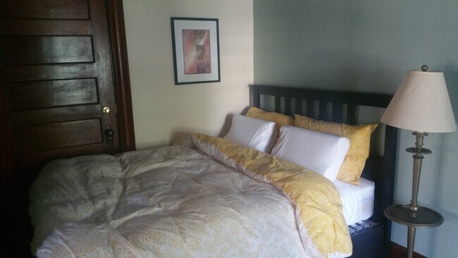 Building Photo - 1318 Monroe St NE