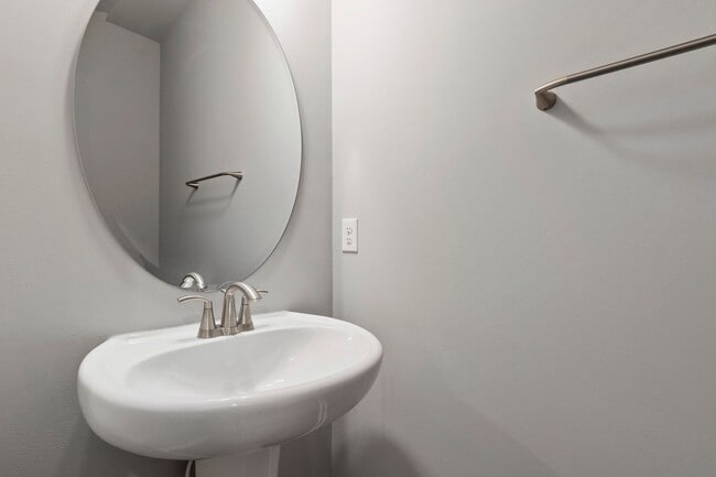 Building Photo - Modern 3-Bedroom Townhome with Luxury Fini...