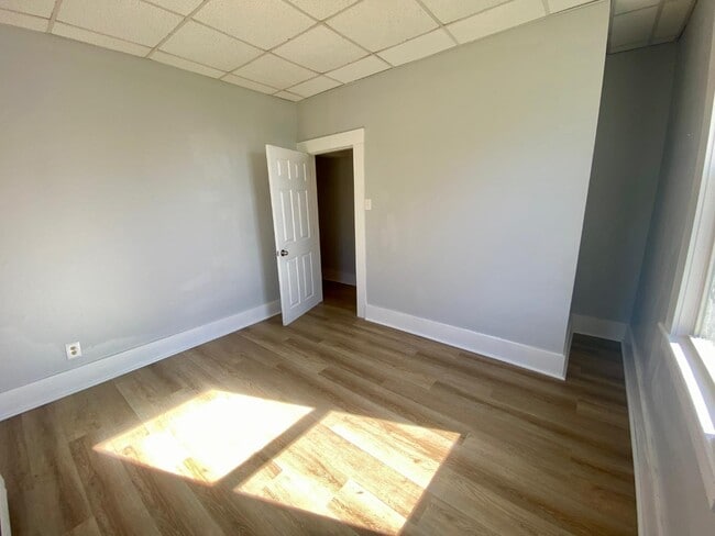 Building Photo - 1009 4th St