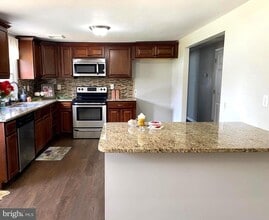 Building Photo - 425 Weidman Ave