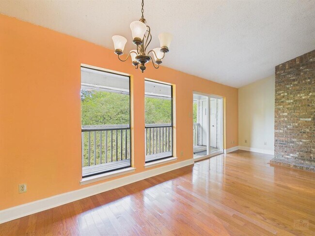 Foto del edificio - 3839 Dry Creek Dr