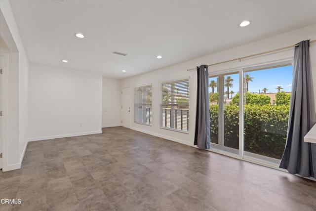 Building Photo - 2664 S La Brea Ave