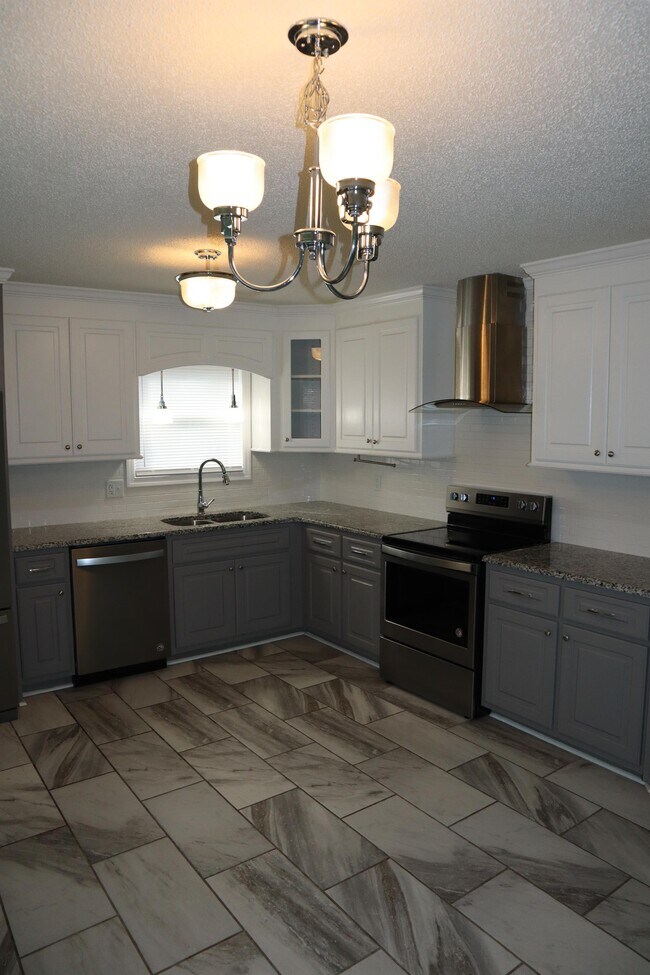 Building Photo - 105 Wildwood Dr