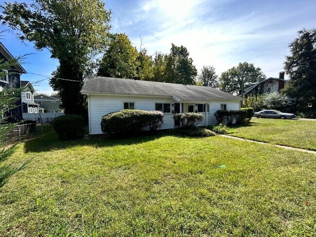 Foto del edificio - 3303 Branch Ave