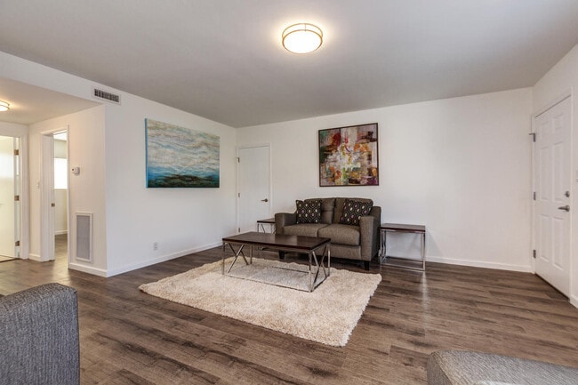 Living area - 2036 Chariton St
