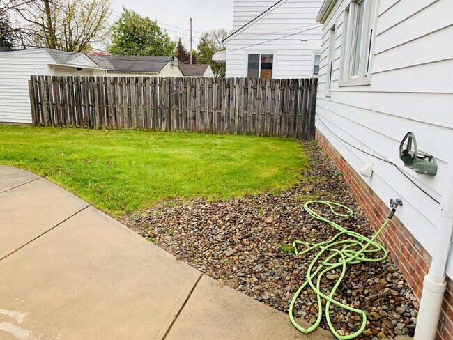 Foto del edificio - 11804 Fordham Rd