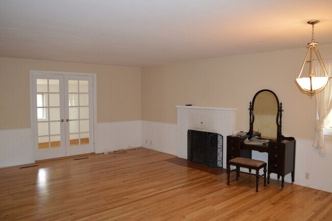 Building Photo - Charming 3 Bed/1.5 Bath in Desirable College Heights Location!