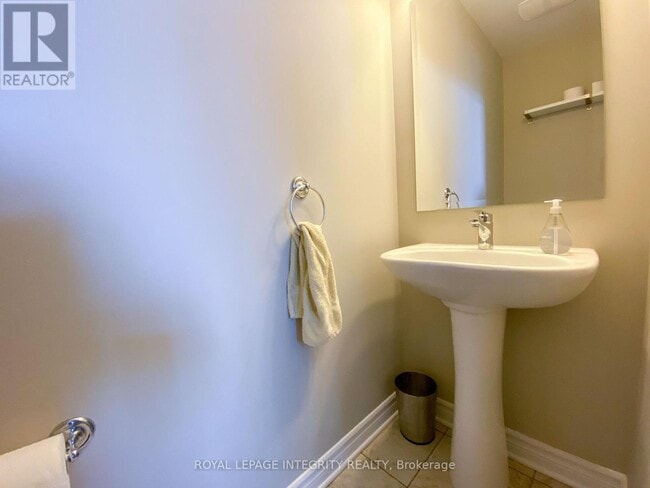 Building Photo - 206 Halyard Way