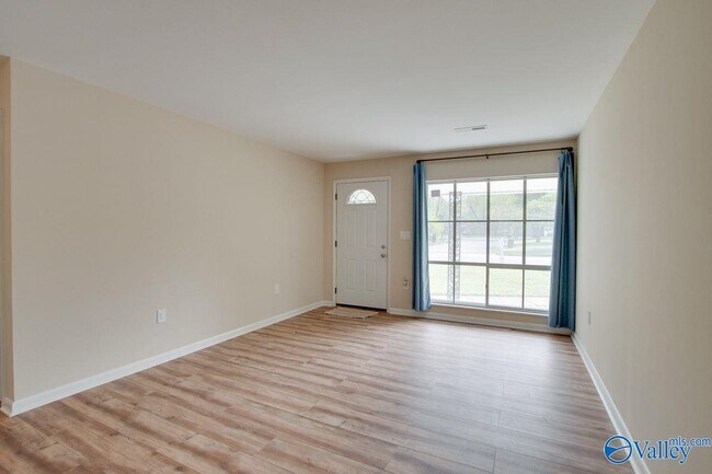 Foto del edificio - 2105 Birchwood Dr NE