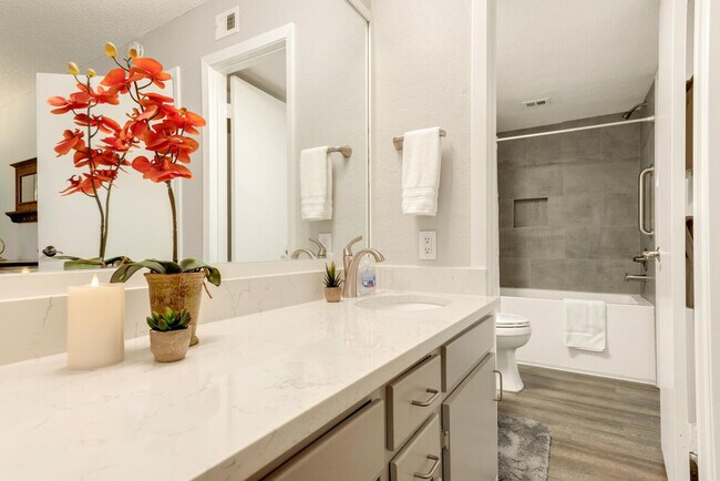 Foto del edificio - 2205 Spring Creek Dr