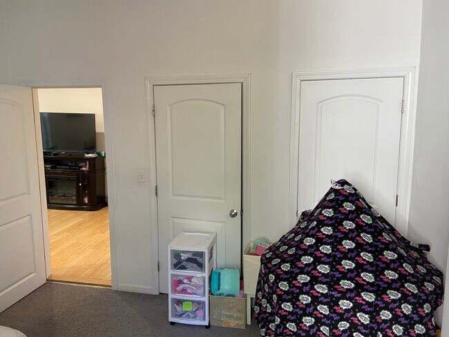 Building Photo - 40 Newton St