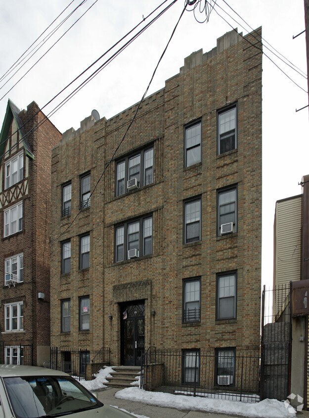 Building Photo - 325 Union St