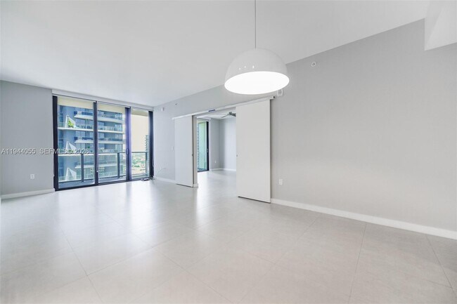 Building Photo - 1010 Brickell Ave