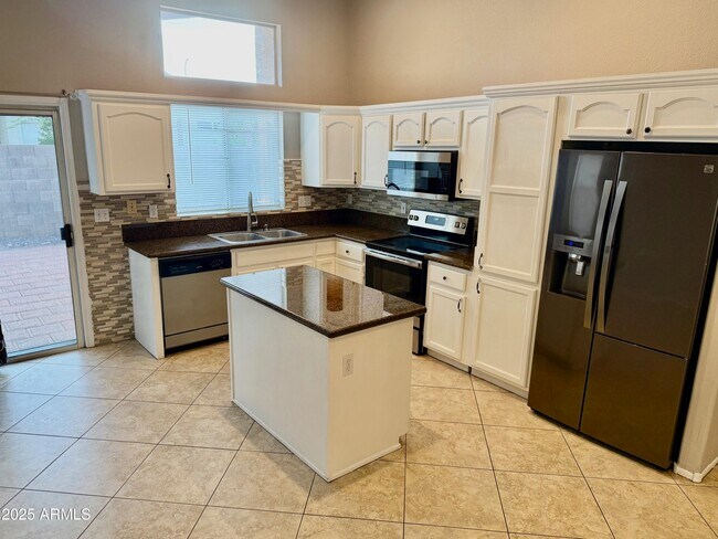 Foto del edificio - 2327 E Winchester Pl