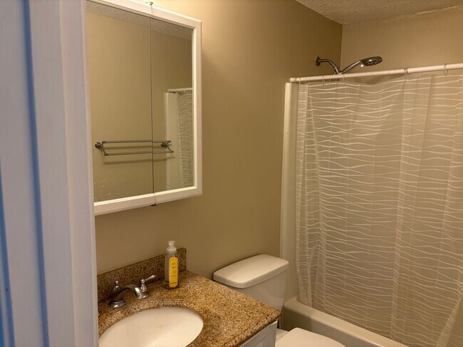 Foto del edificio - 807 White Cedar Blvd