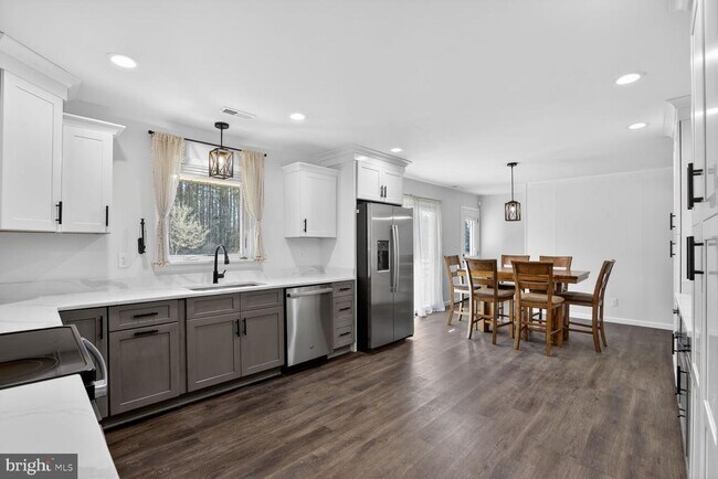 Foto del edificio - 10160 Dahlgren Rd