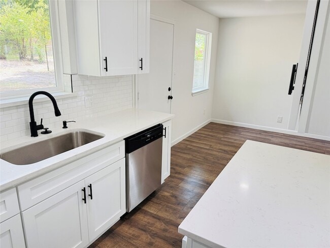 Photo - 740 Bimebella Ln House