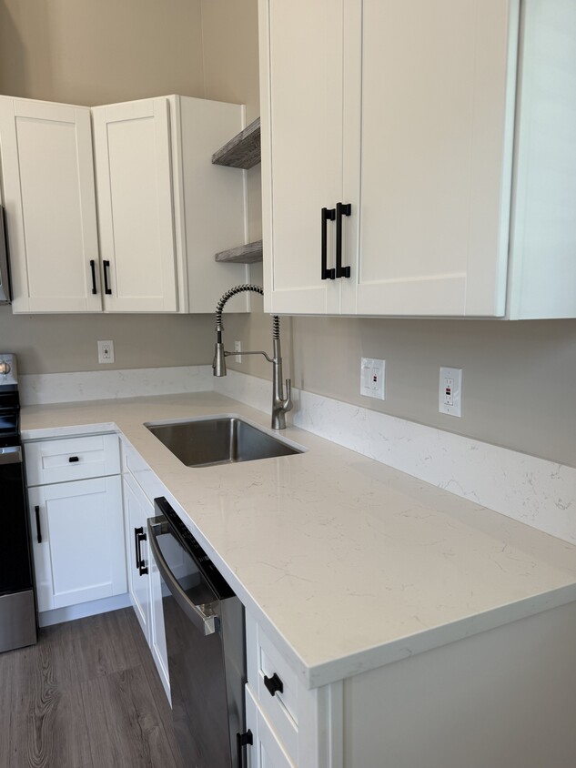 Foto principal - 4542 3rd St
