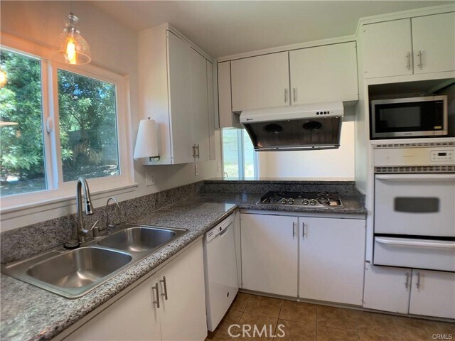 Foto del edificio - 3151 Newell Dr