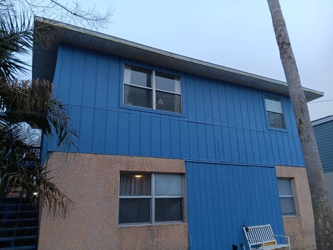 Building Photo - 203 C St