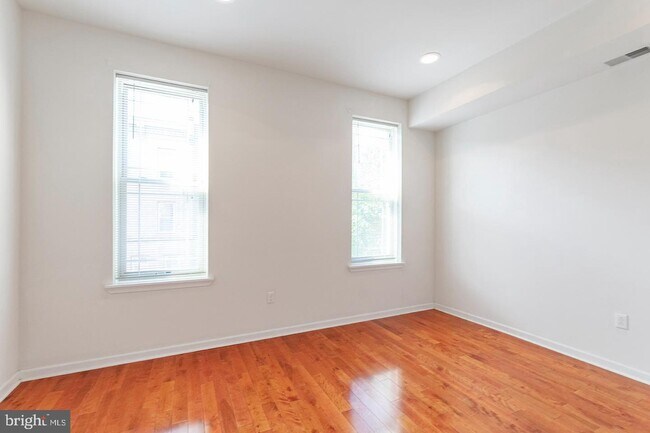 Building Photo - 1241 S 15th St