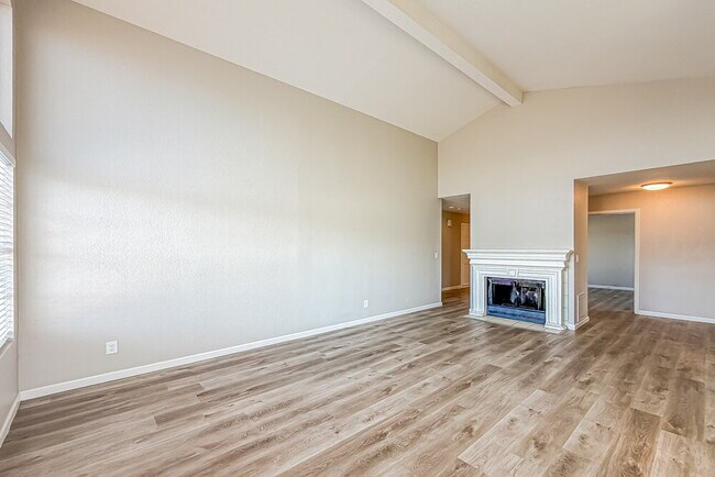 Building Photo - 601 S Danyell Dr