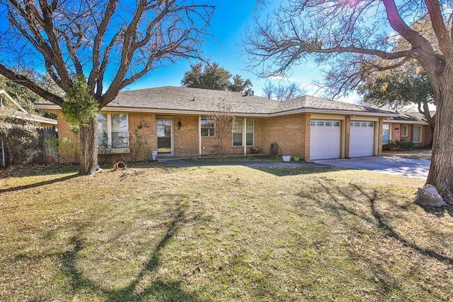 Foto del edificio - Pre-Leasing this Fantastic home ! Updated ...