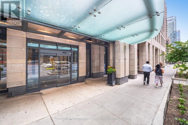 Building Photo - 955 Bay St.